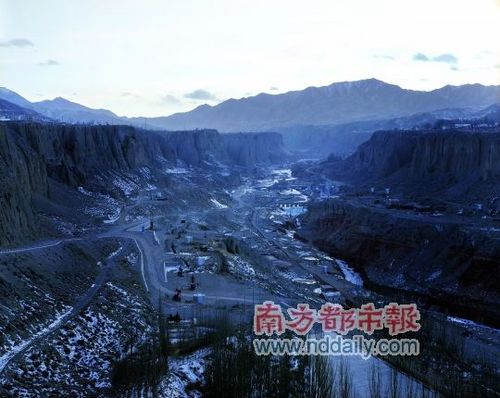 2009年12月,玉門油田老君廟油礦僅剩一批廢棄的鉆井架。1939年,中國第一口油井于此誕生。