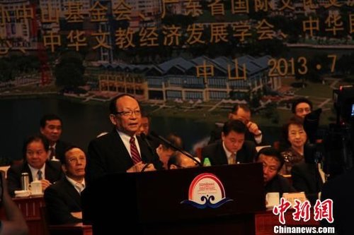 24日,中國國民黨副主席蔣孝嚴在出席第二屆海峽兩岸中山論壇時做主題演講 冒韙 攝