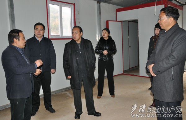 (在麥積鎮(zhèn)奔陽(yáng)公司紅崖放養(yǎng)雞孵化育雛基地調(diào)研)