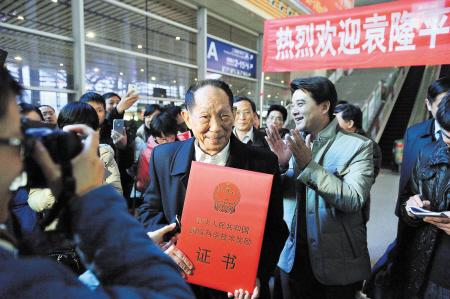 袁隆平:2015年前雜交稻大面積畝產(chǎn)超1000公斤