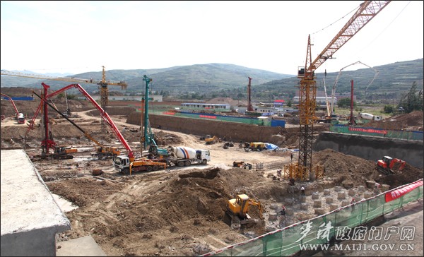 07穎川佳苑建設(shè)現(xiàn)場.jpg 07穎川佳苑建設(shè)現(xiàn)場.jpg