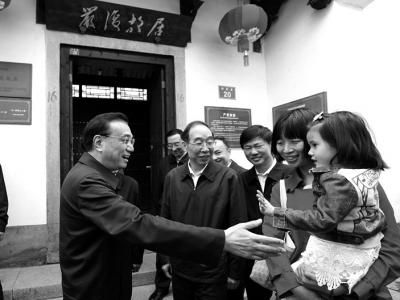 李克強(qiáng)參觀嚴(yán)復(fù)故居:每個中國人都該記住嚴(yán)復(fù)