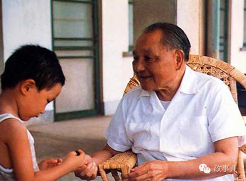 鄧小平與鄧卓棣在北戴河