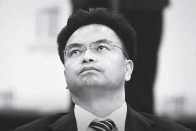 原來(lái)每個(gè)貪官都是被埋沒(méi)的影帝
