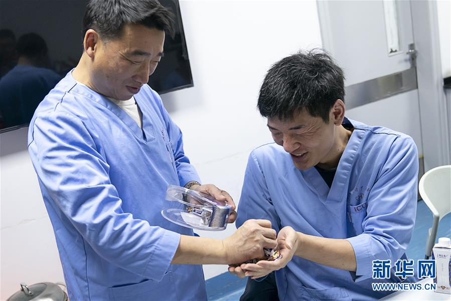 (新華全媒頭條·圖文互動(dòng))(23)萬(wàn)眾一心迎挑戰(zhàn) 眾志成城戰(zhàn)疫情——全國(guó)總動(dòng)員打響疫情防控阻擊戰(zhàn)紀(jì)實(shí)