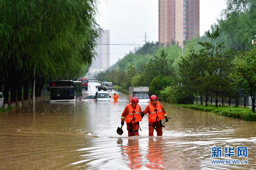 (社會)(4)青海西寧:強(qiáng)降水引發(fā)城市積水