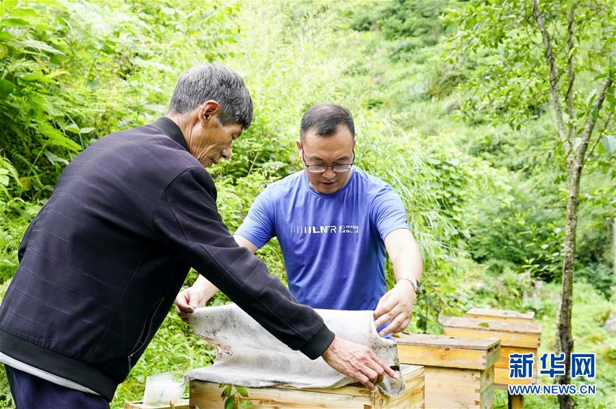 (習近平的小康故事·新華網(wǎng)·圖文互動)(7)“讓所有老年人都能有一個幸福美滿的晚年”——習近平和尊老養(yǎng)老的故事